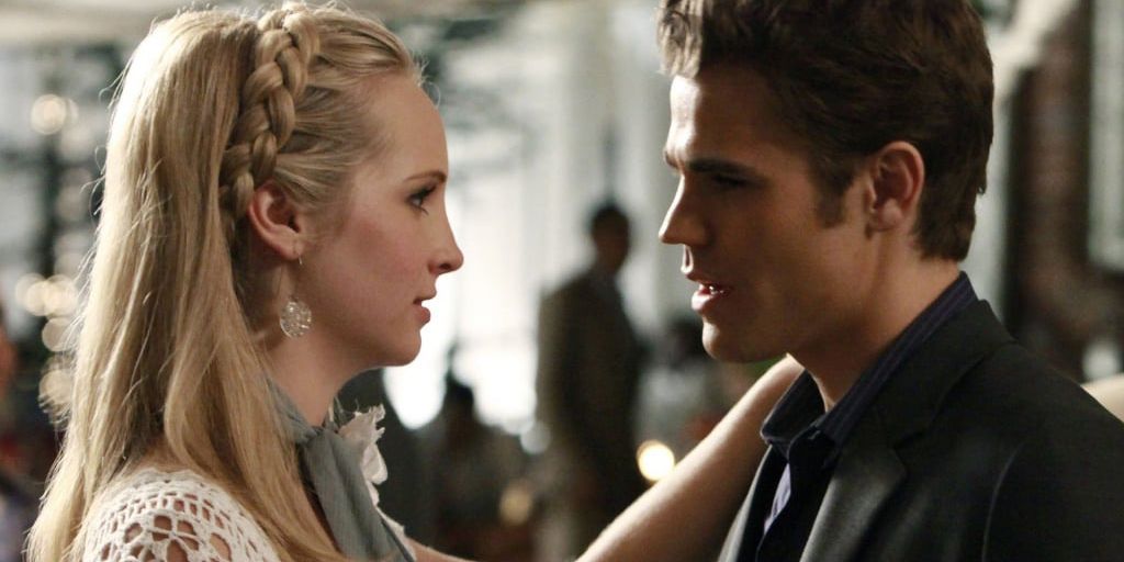 Stefan and Caroline dancing in The Vampire Diaries.