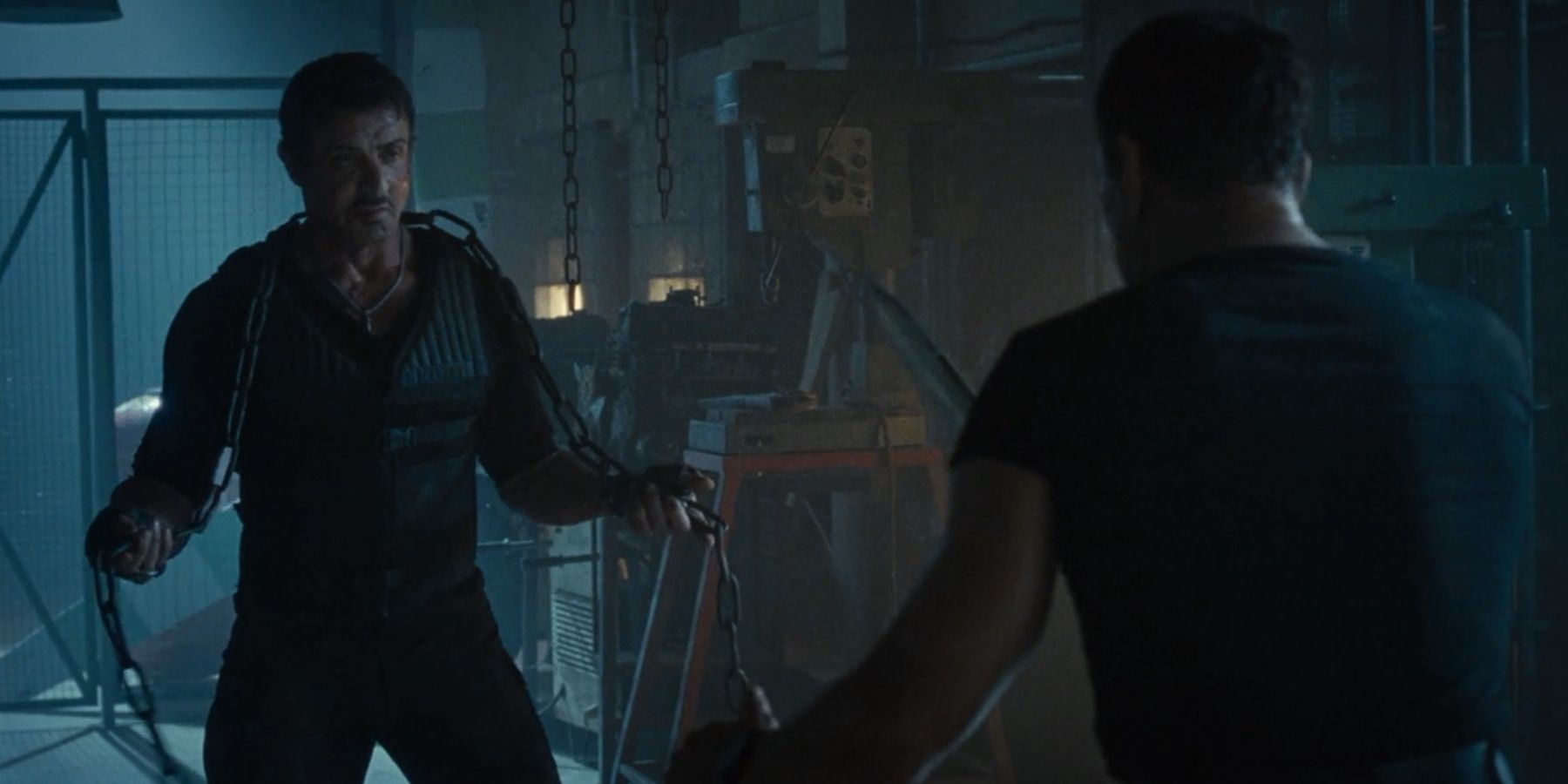 Barney Ross fights Vilain with a chain in Expendables 2