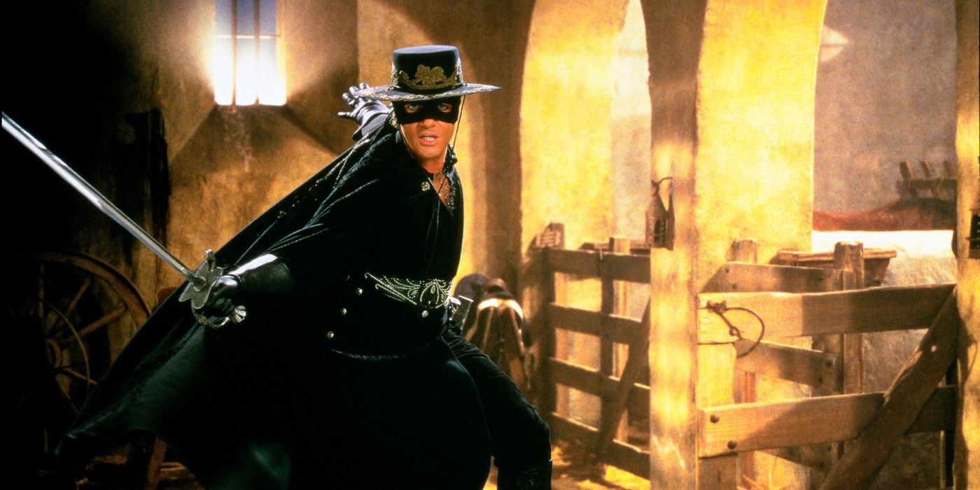 The heroic Zorro in The Mask Of Zorro.
