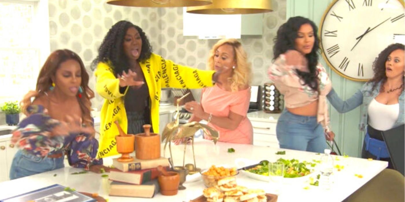 O elenco de RHOP na 6ª temporada gritando na cozinha por causa da comida