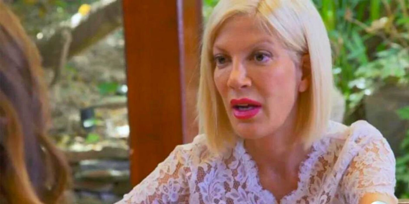 Tori Spelling talking with a friend on her reality TV show, True Tori