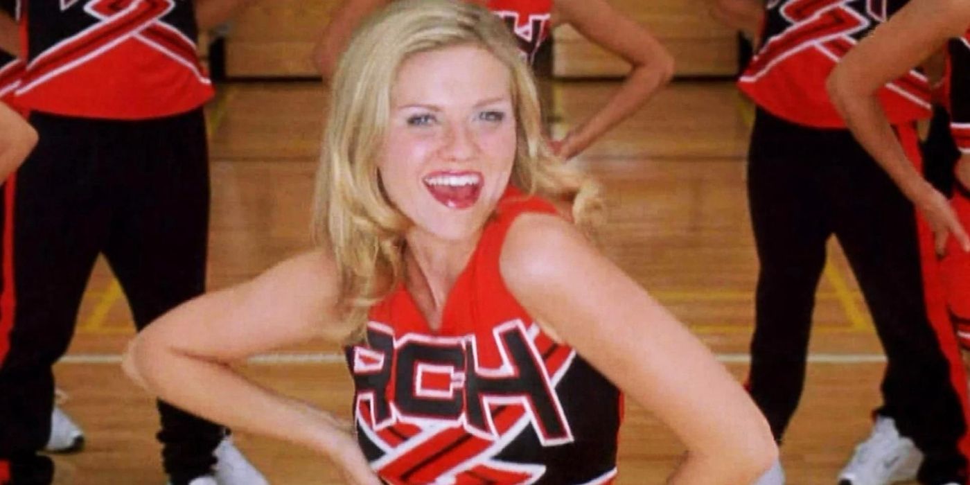 Torrence dancing in a routine with her cheerleading squad in Bring It On