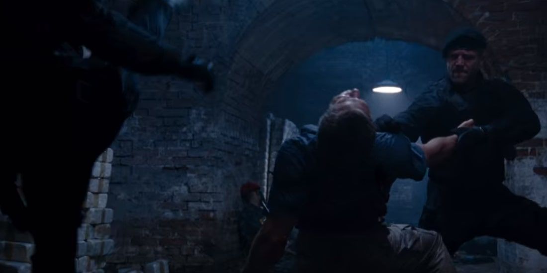 Jason Statham fighting in tunnel in The Expendables
