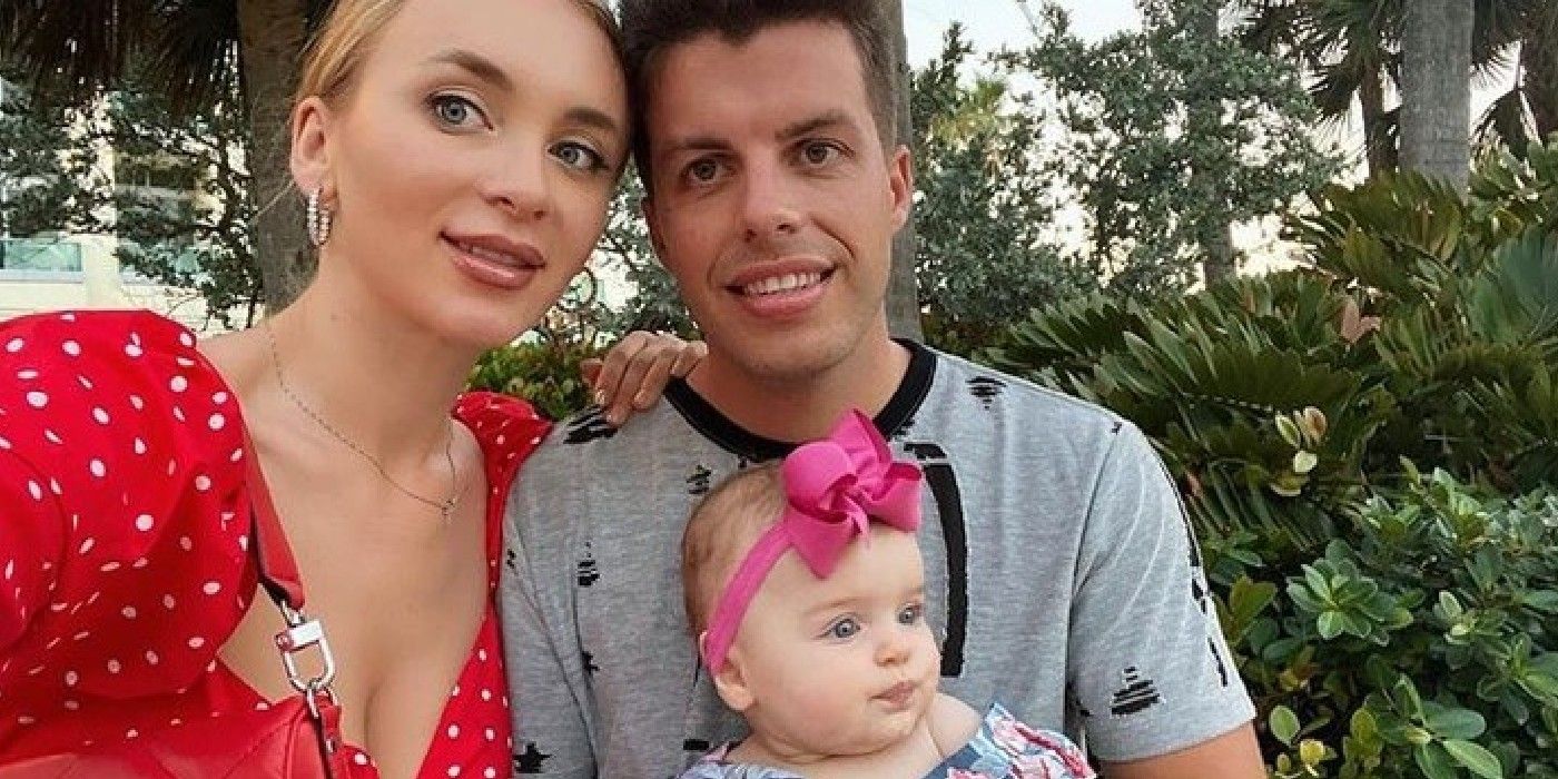 Yara Zaya Jovi Dufren In 90 Day Fiance outside on vacation holding baby for selfie