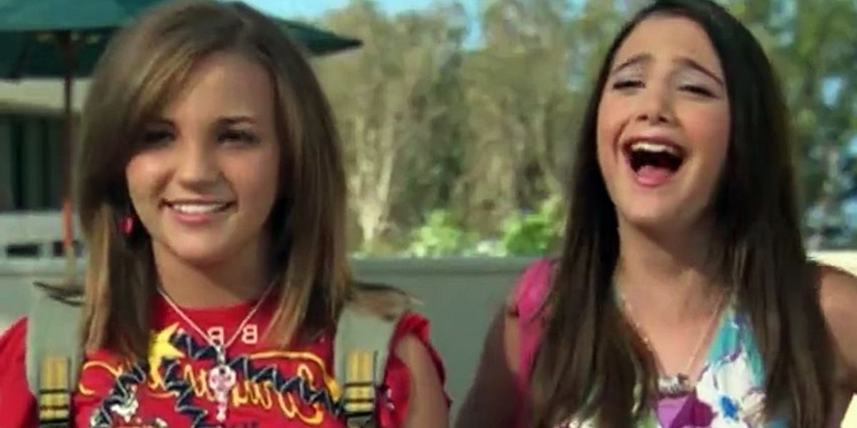 Zoey and Nicole smiling on campus in Zoey 101.