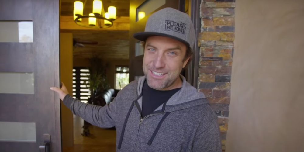 TJ lavin opens his door to MTV Cribs