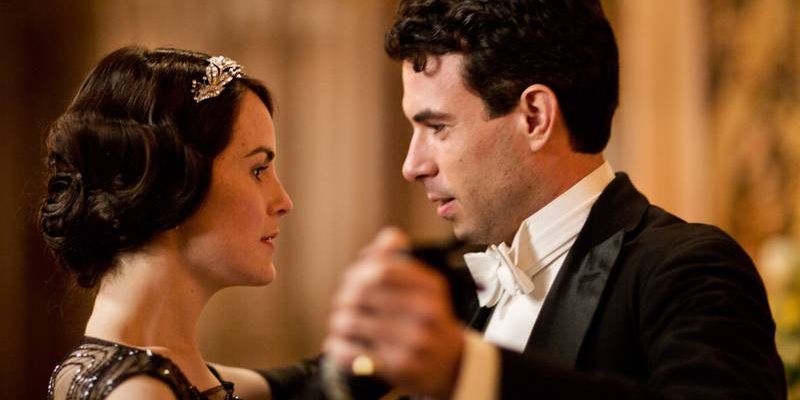 Mary and Lord Gillingham dance in Downton Abbey.