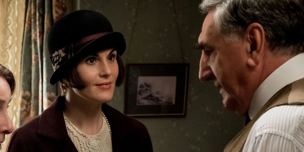 Mary talks to Carson in Downton Abbey.