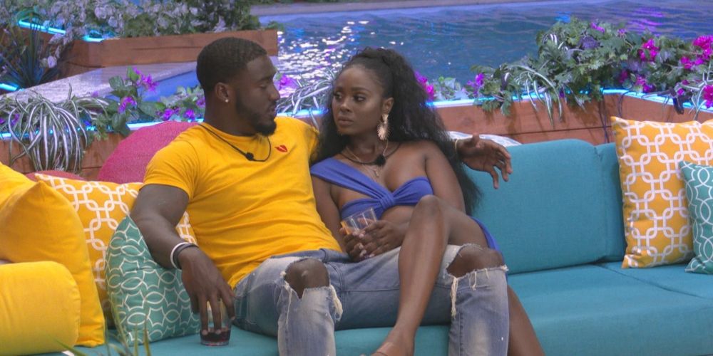 Cinco and Trina have tough conversation on couch in Love Island 3