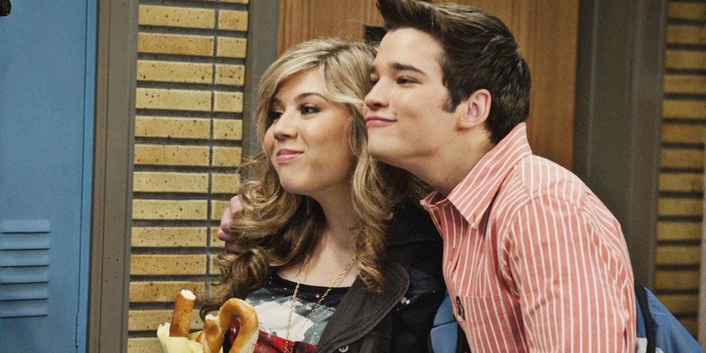 Sam and Freddie smiling in iCarly