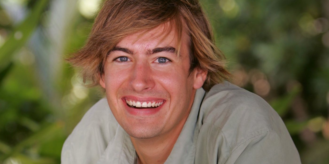 Ian Rosenberger sonríe en su foto de reparto para Survivor: Palau