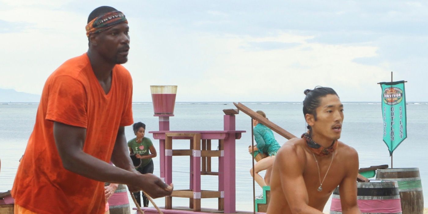 Woo and Cliff in a challenge in Survivor: Cagayan