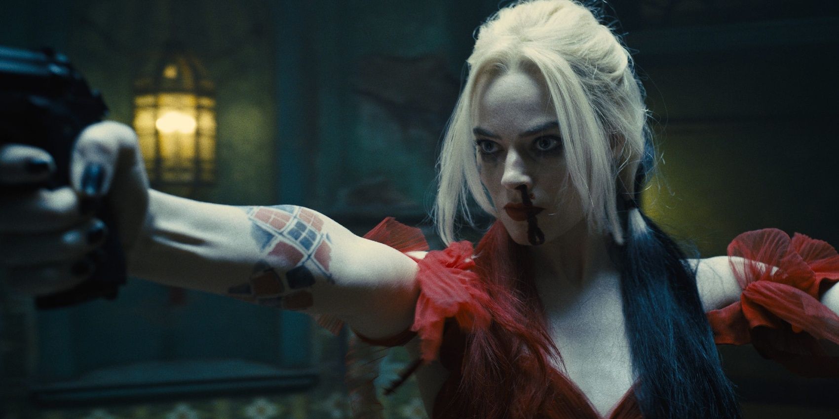 Harley Quinn points a gun in The Suicide Squad
