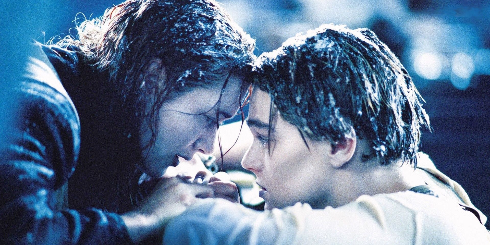 Jack and Rose talking to each other in Titanic
