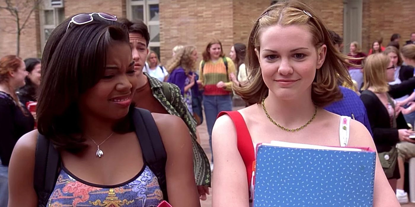 Chastity and Bianca walking outside school in 10 Things I Hate About You