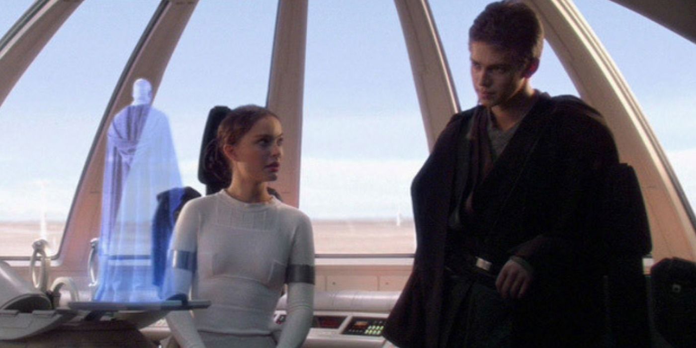 Anakin e Padmé mostram ao Conselho Jedi a mensagem de socorro de Obi-Wan em Ataque dos Clones