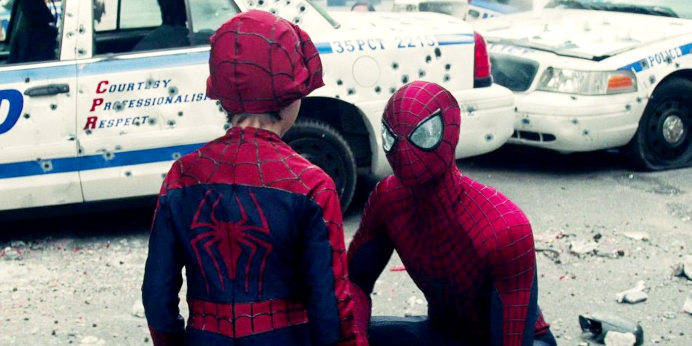 Andrew Garfield with young fan in Amazing Spider-Man 2