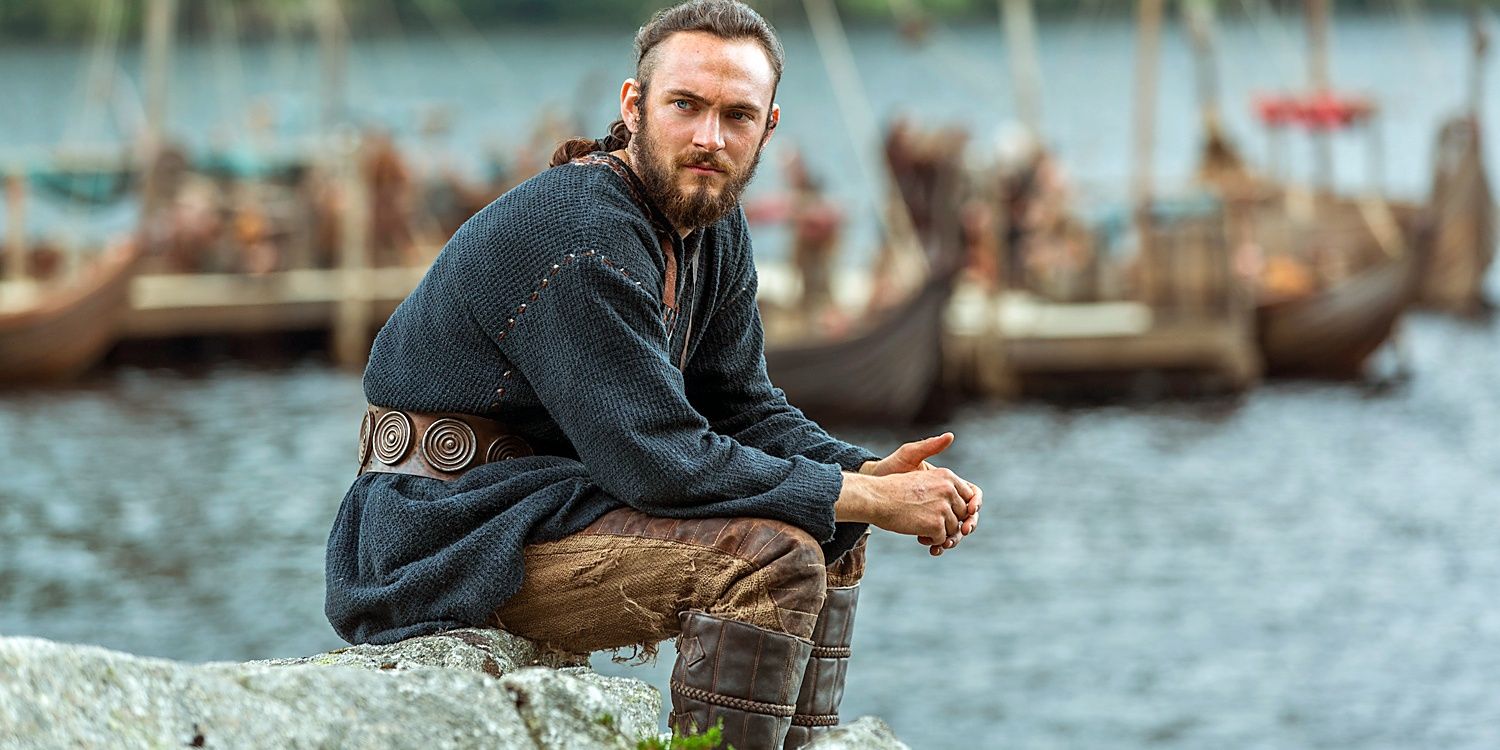 Athelstan explains to Ragnar how raiding Paris will be difficult in Vikings