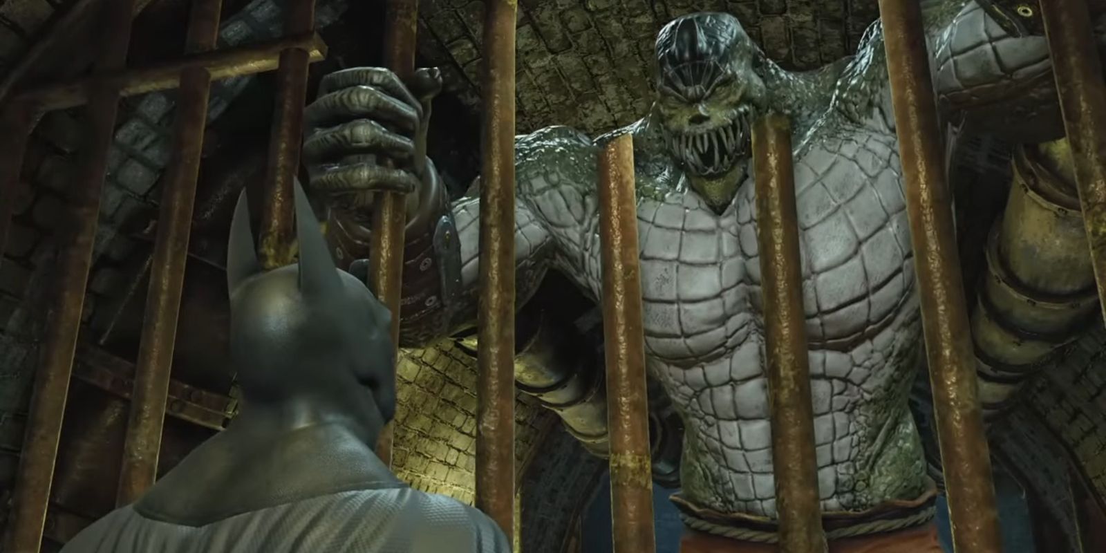 Batman falando com Killer Croc em Batman Arkham City