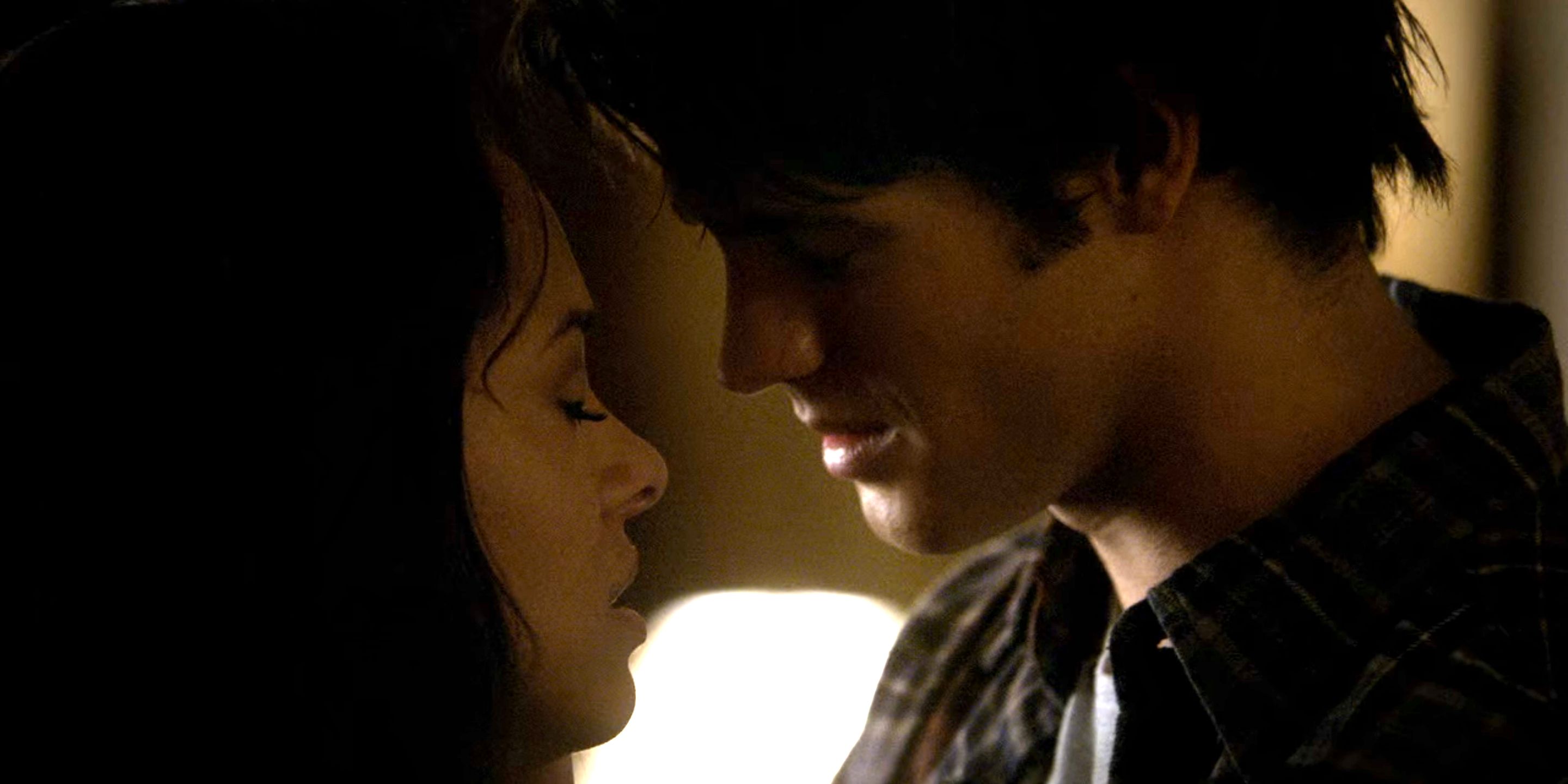 Bonnie and Jeremy almost kiss in The Vampire Diaries.