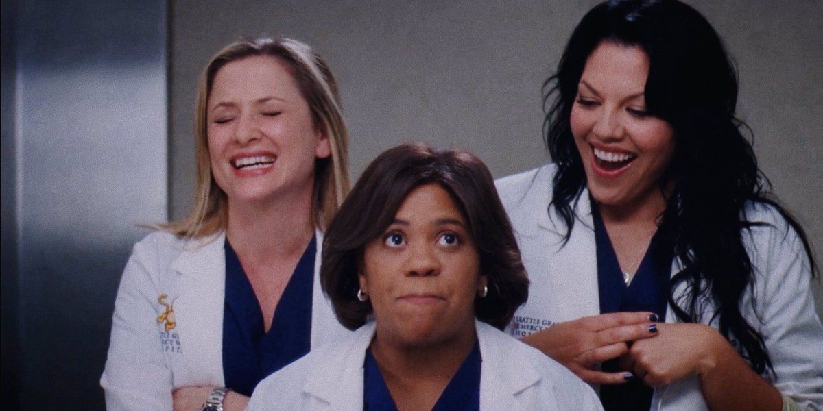 Callie with Arizona and Bailey in elevator in Grey's Anatomy.