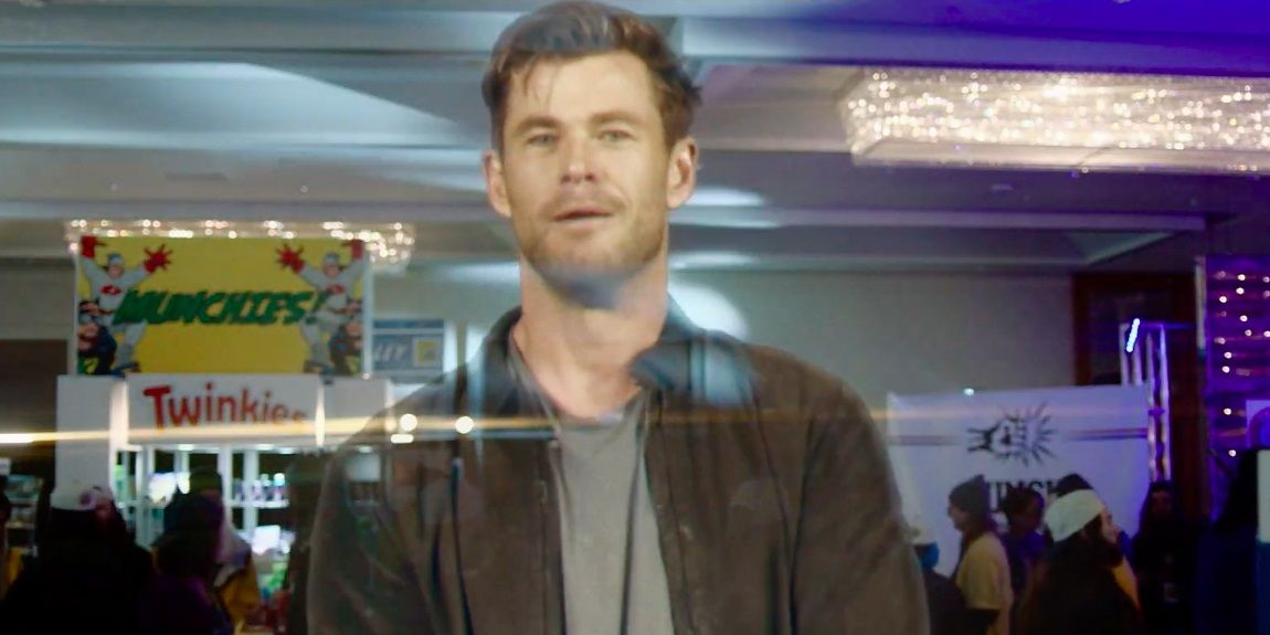 Chris Hemsworth's hologram at Chronic-Con in Jay and Silent Bob Reboot