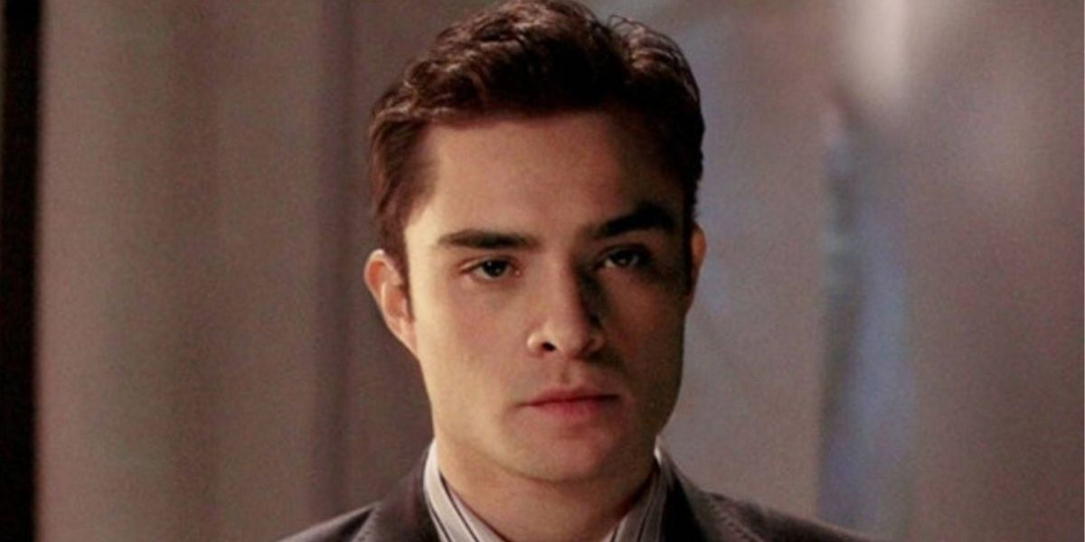 Chuck staring intensely at the camera in Gossip Girl