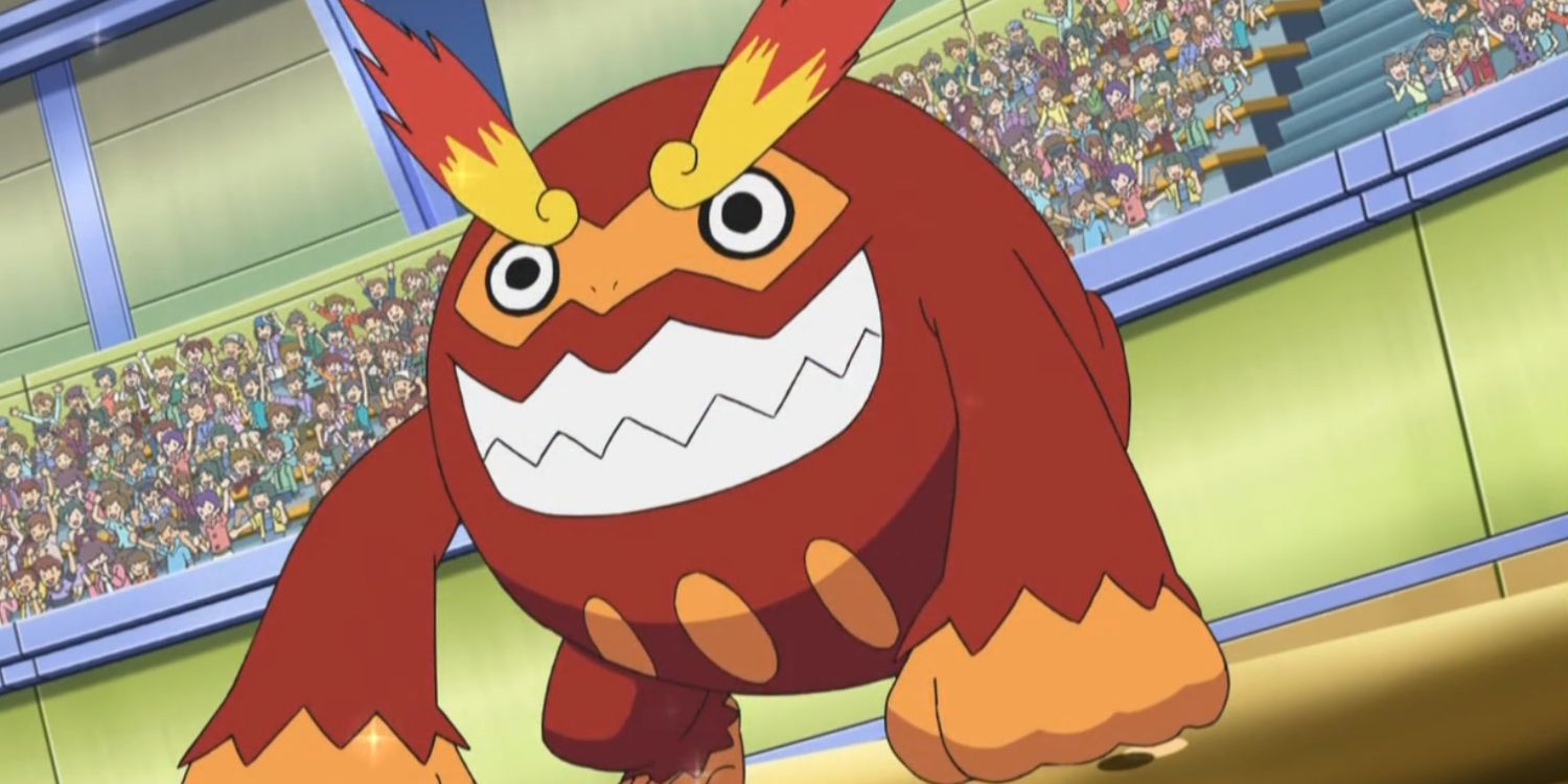 Darmanitan sorri e se senta em um estádio lotado no anime Pokémon.