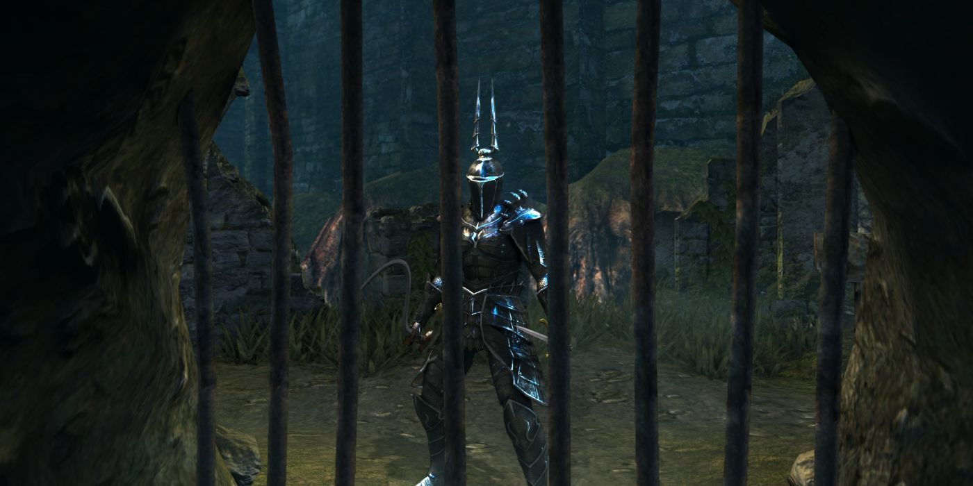 The player wears the Gloom Set in Demon's Souls.