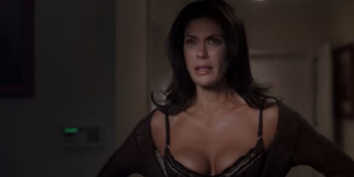 Susan displaying her cleavage in Desperate Housewives