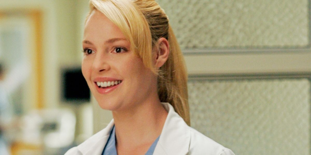 Izzie Stevens smiling in Grey's Anatomy