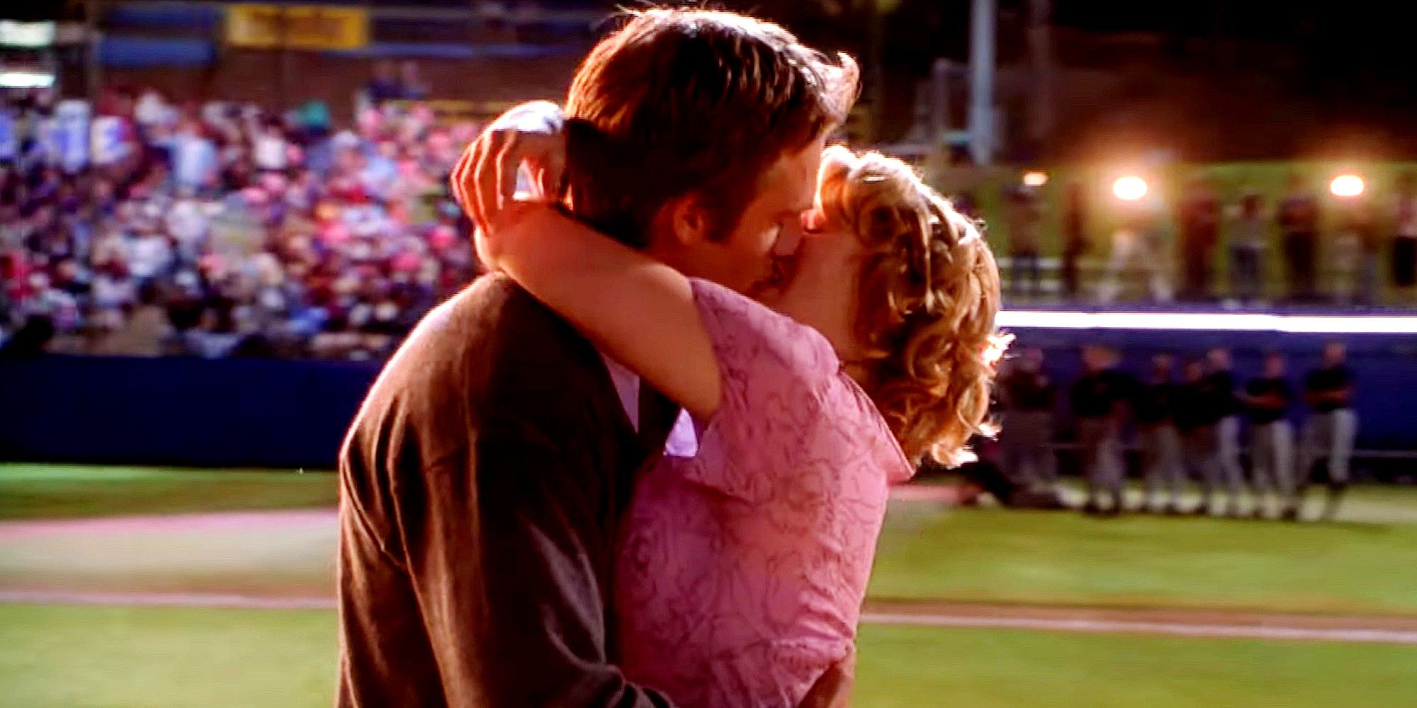 Josie and Sam kiss on a baseball field in Never Been Kissed