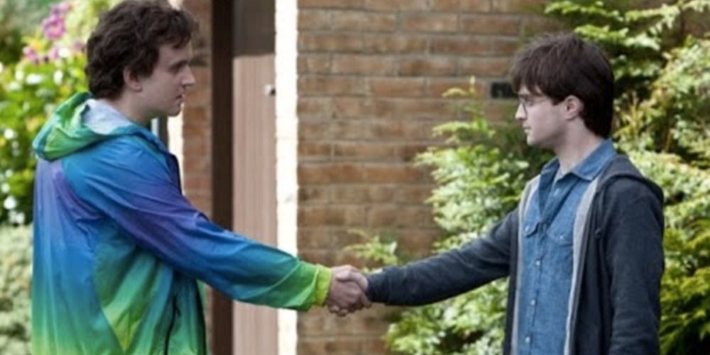 Dudley and Harry shaking hands in a Harry Potter deleted scene