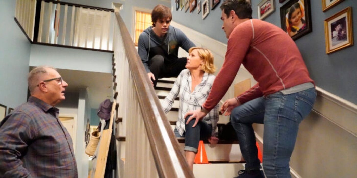 Dylan and Phil help Claire from getting stuck on the stairs on Modern Family