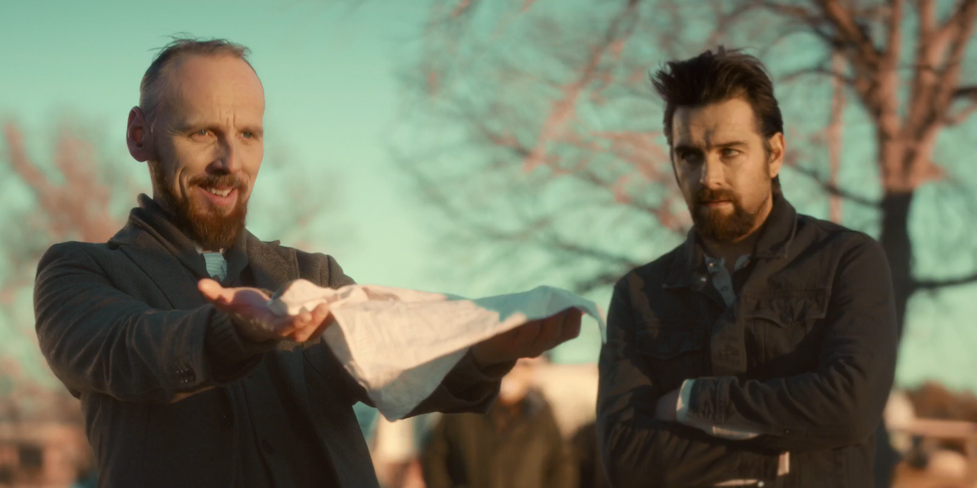 Ewen Bremner and Anthony Starr in American Sausage Standoff