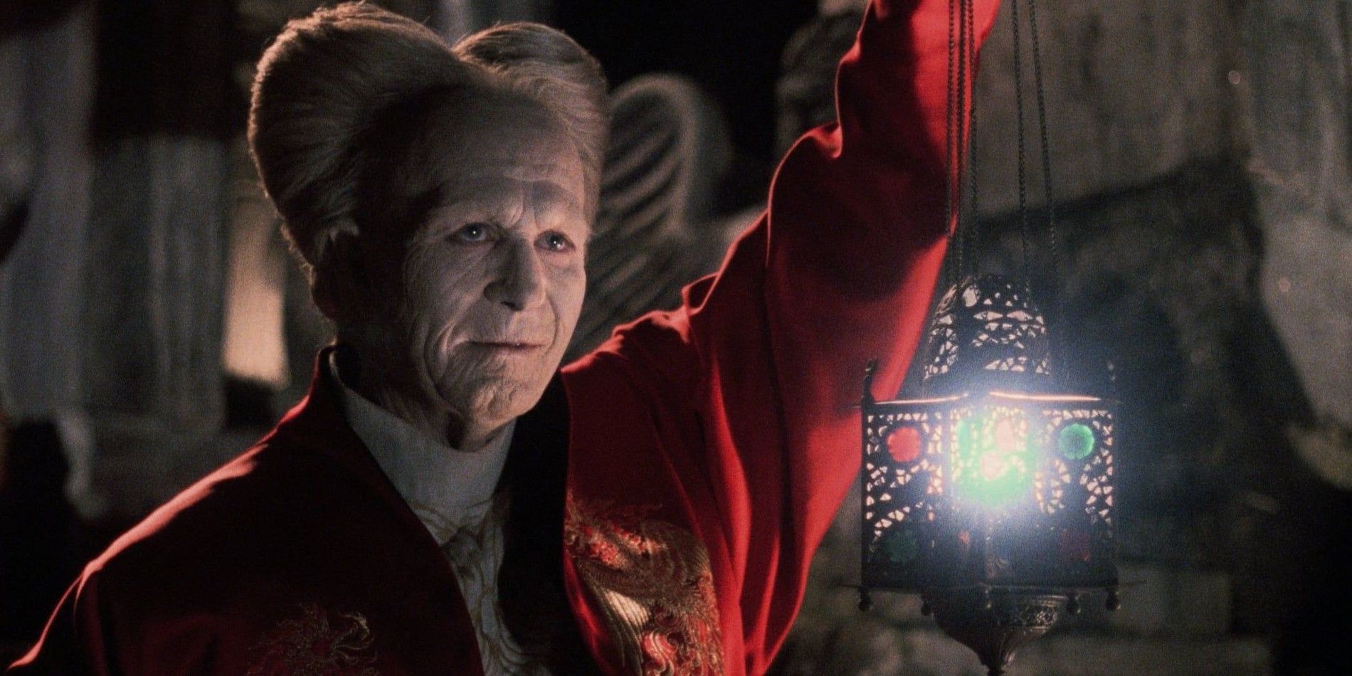 Gary Oldman as Dracula holding a lantern in Bram Stoker's Dracula
