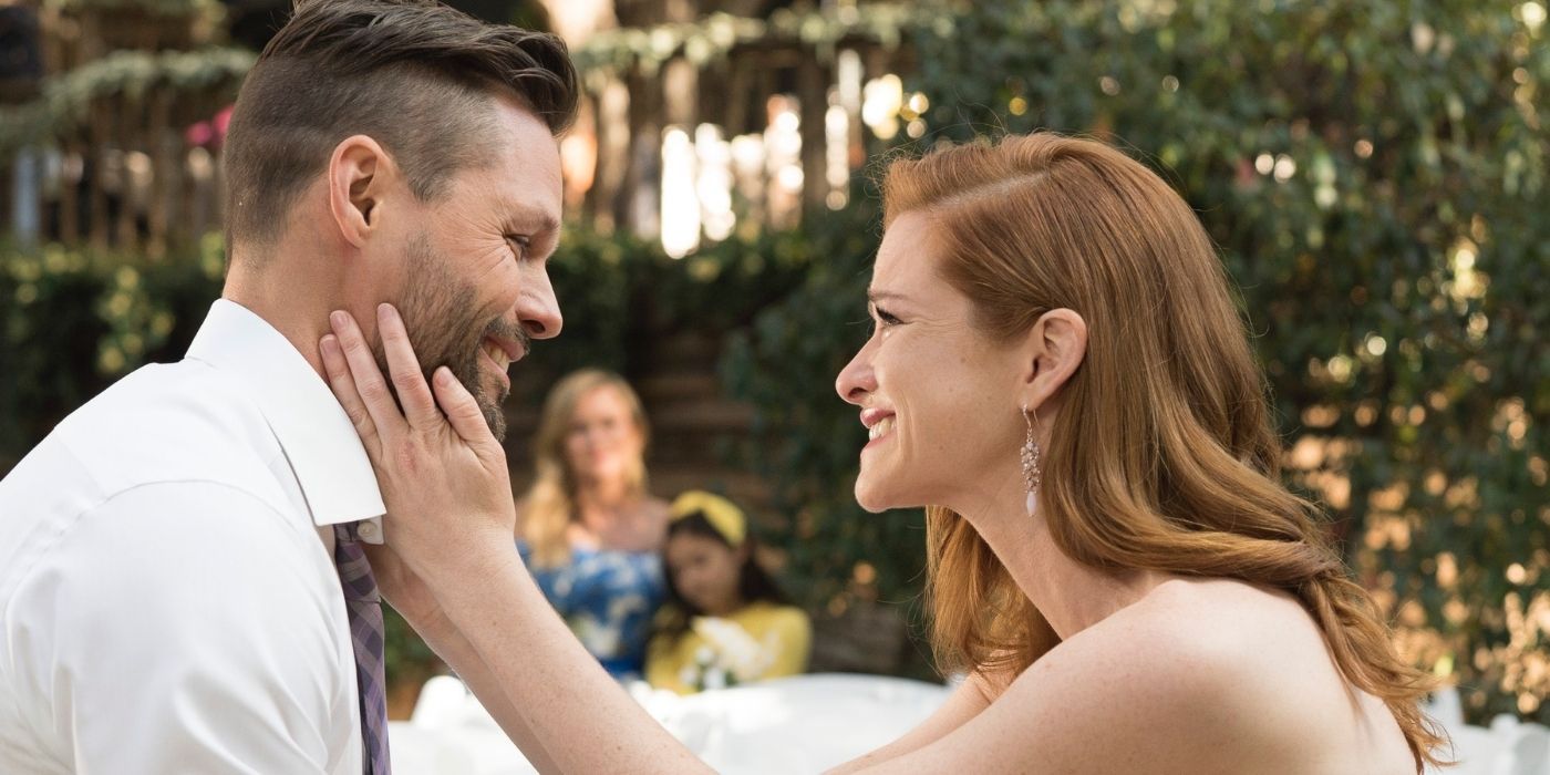 April and Matthew looking at each other lovingly in Grey&rsquo;s Anatomy