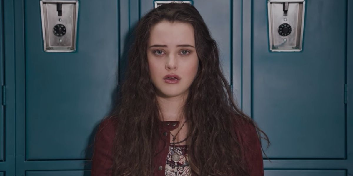 Hannah looking scared leaning against the lockers in 13 Reasons Why