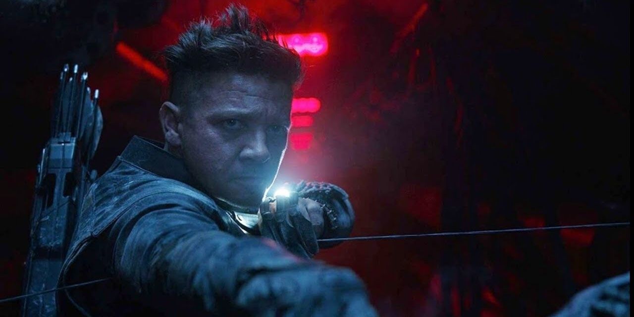 Hawkeye aims his bow at Outriders in the tunnel in Avengers Endgame