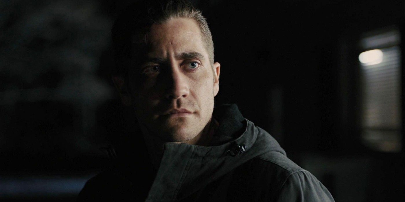 Detective Loki (Jake Gyllenhaal) in a winter jacket looking serious in Prisoners