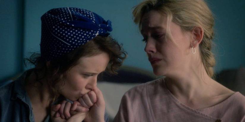 Jamie Taylor kisses Dani Clayton's hand in The Haunting of Bly Manor