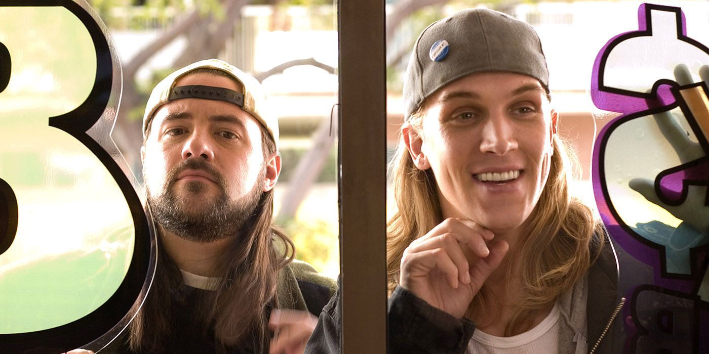 Jay and Silent Bob look through a window in Clerks II