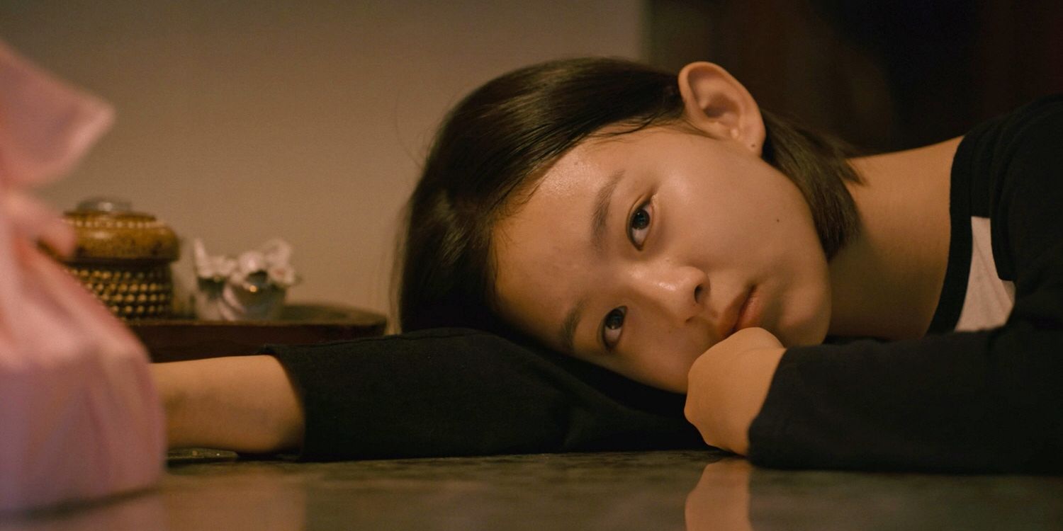 Eun-hee lays on the floor in House of Hummingbird