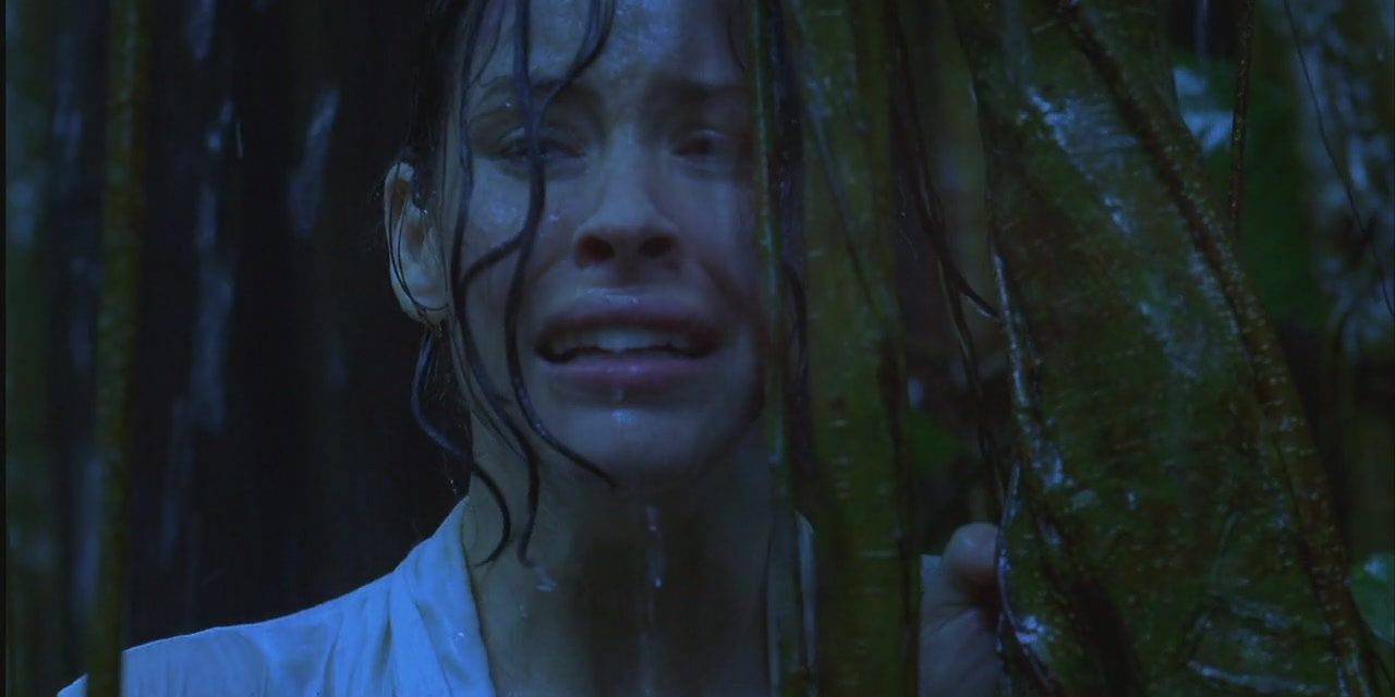 Kate hiding in the trees of the jungle in Lost.