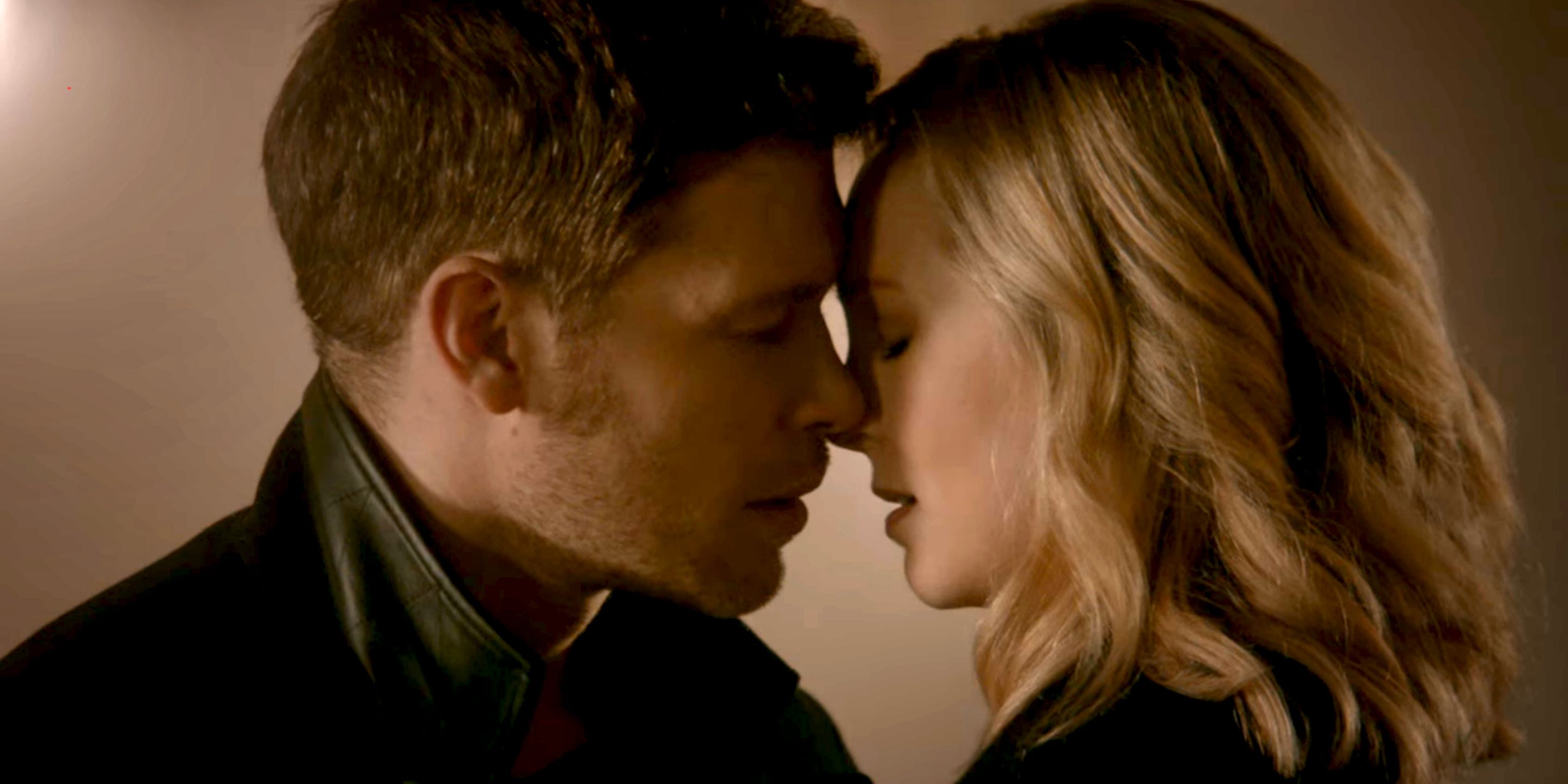 Klaus and Caroline almost kiss in The Vampire Diaries.
