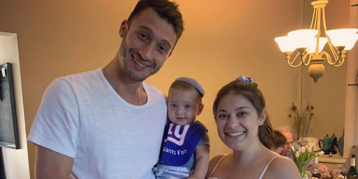 Loren Alexei In 90 Day Fiancé with baby for a cute family photo at restaurant