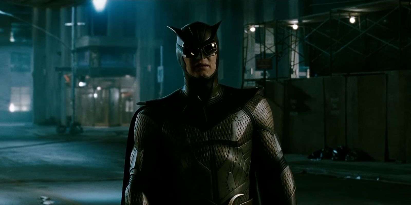 Nite Owl II on the streets of New York City in Watchmen 2009