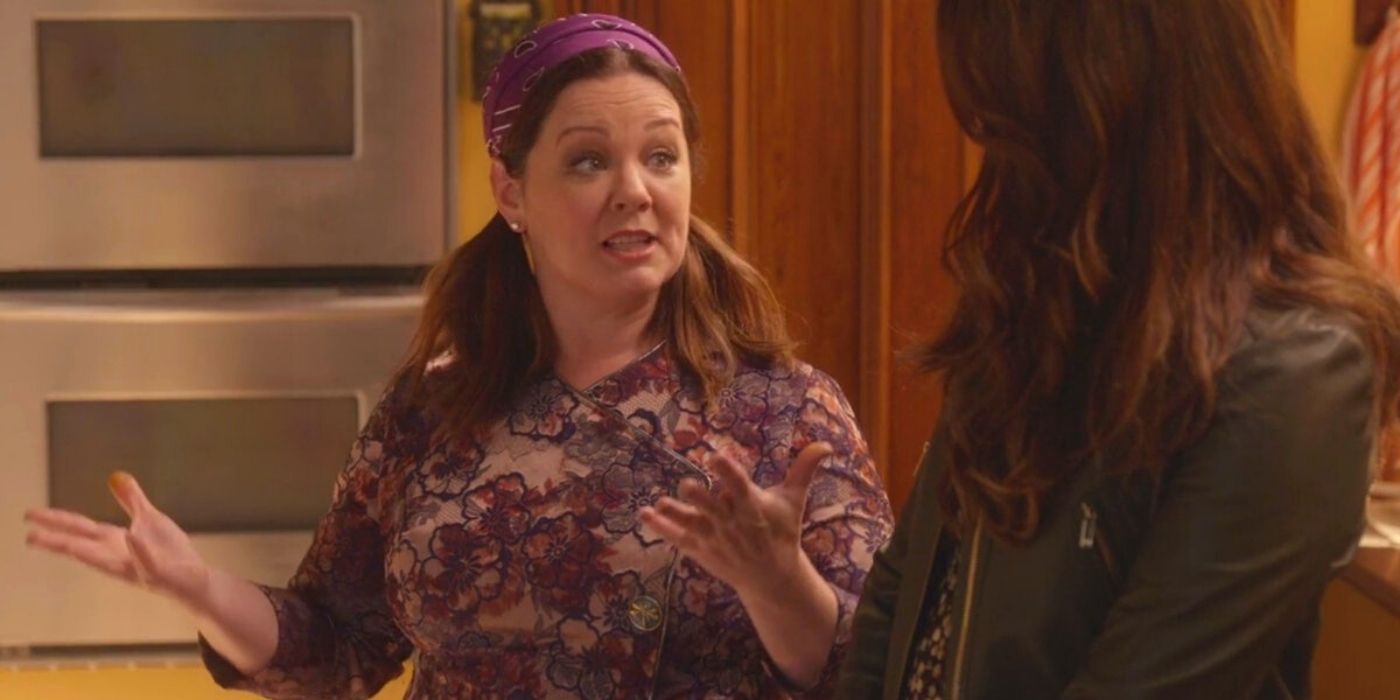 Sookie conversando com Lorelai na cozinha em Gilmore Girls: A Year in the Life.