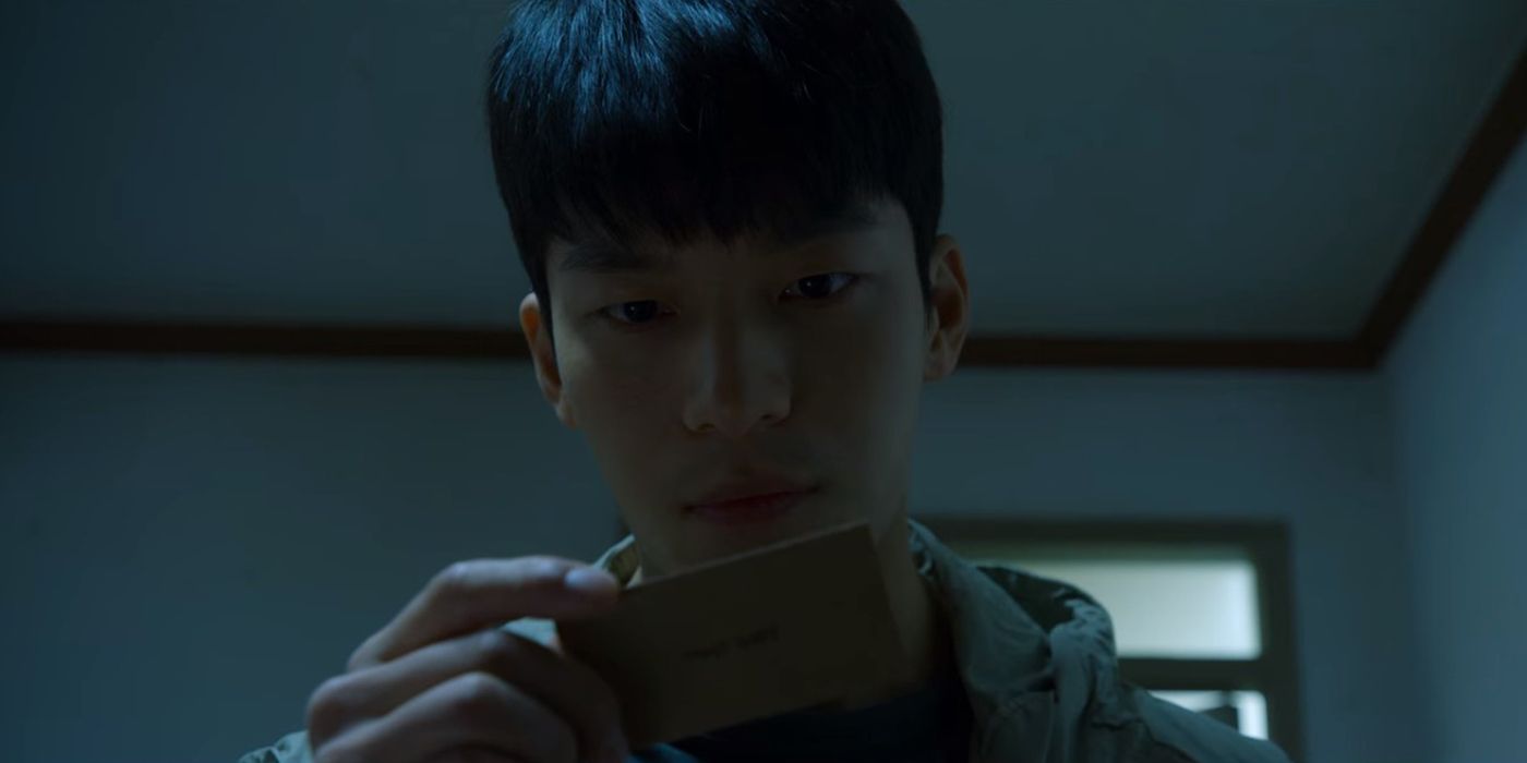Hwang Jun-Ho looking at a business card in Squid Game