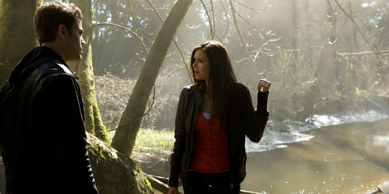 Stefan and Elena in the cemetery in The Vampire Diaries.